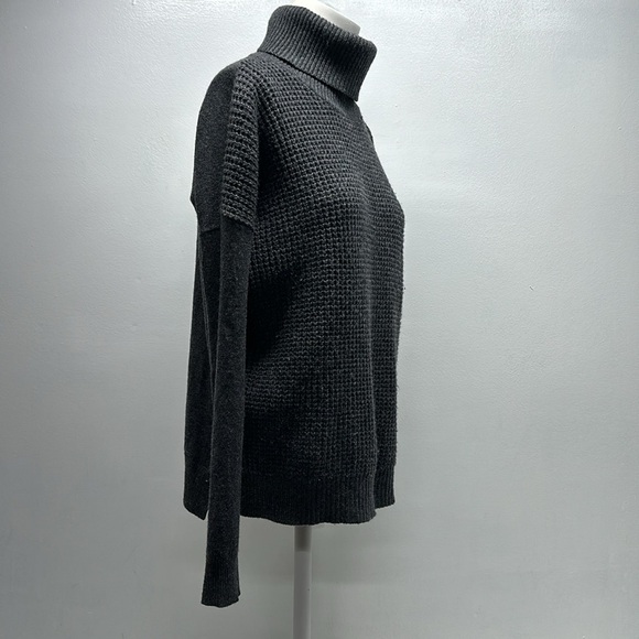 Theory Aldanta 100% Cashmere Sweater Turtleneck Waffle Knit Ribbed Gray S Small - Picture 3 of 10